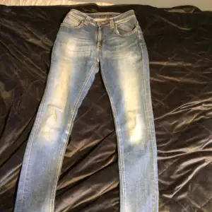 Riktigt feta slim fit nudie jeans i nyskick, finns absolut inga defekter. Säljer då dem inte passade mig.