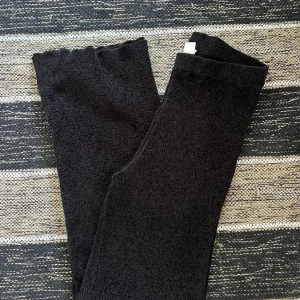 Mjukisbyxor raka ben  - 🌸Fina mjuka byxor ifrån Åhléns, nästintill oanvända.  🌸Storlek S  