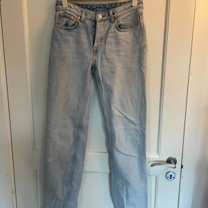 Raka jeans - Raka jeans från Weekday Bra skick då de knappt är använda