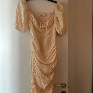 Adoore klänning  - Bara använd en gång. 