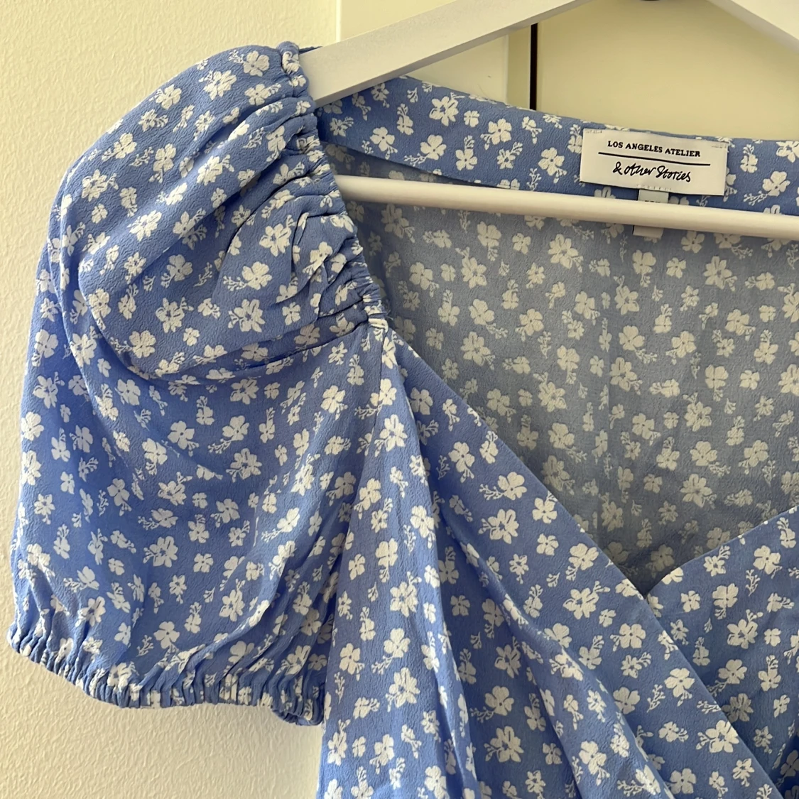 Blus med pufffärmar från & Other Stories - 90