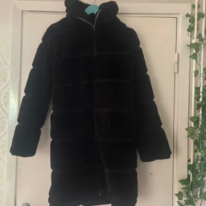 Vinterjacka - Supermysig,varm och snygg.  (Inte valentino, vet ej märket)