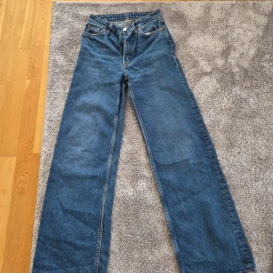 Monki jeans stl 24 - Jeans från Monki. Knappt använda stl 24.