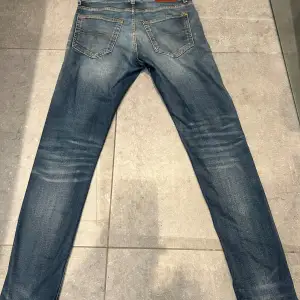 Säljer mina tiger of sweden jeans i storlek 28/32, skick 9/10, modell är slim  Ny pris 1499kr säljer de för 400kr men pris kan alltid diskuteras vid en snabb affär