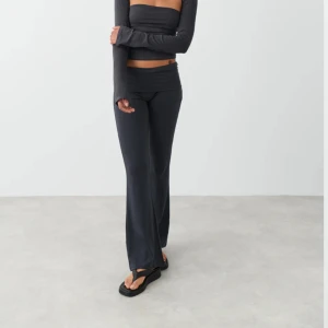 Soft skin touch set  - Säljer ett sett ifrån Gina tricot soft touch kollektion. OBS ej tröjan på första bild utan andra bilderna. I färgen stone. Byxorna i strl XXS & tröjan i S.  Fint skick! 🙌🏻🩷