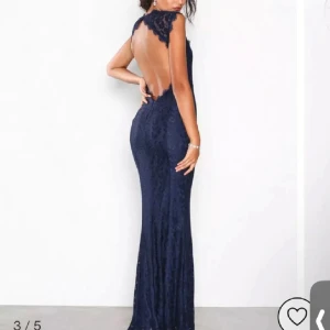 Balklänning - Säljer min balklänning, köpt från Plick och endast använd 1 gång av mig  Jätte fint skick 