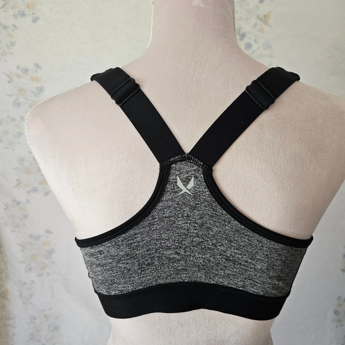 Grå sport-bh med dragkedja framtill - 90