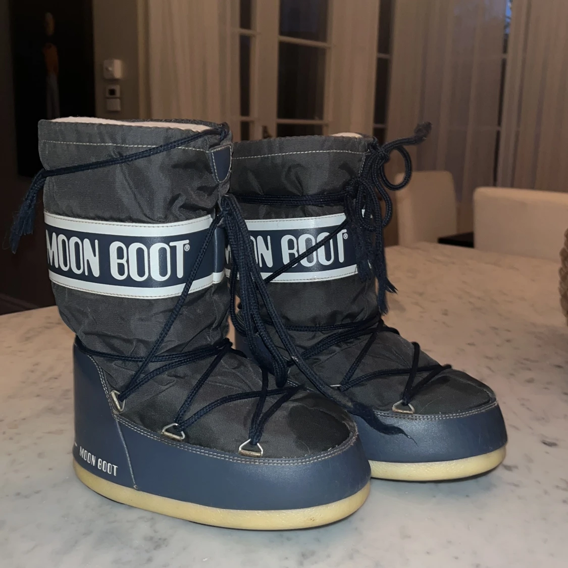 Moon boots