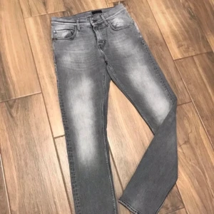 Tiger of sweden jeans - Hej, säljer ett par tiger of sweden jeans. Dom är i nyskick. Storlek W27 L32.Model-Pistalero. Skriv bara om du har några funderingar