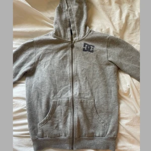 DC hoodie - Det står m men sitter som s/xs 💓 