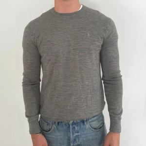 Pullover från Ralph Lauren - Finstickad pullover-tröja från Ralph Lauren i storlek M. Säljs i fint skick, nypris 2199kr