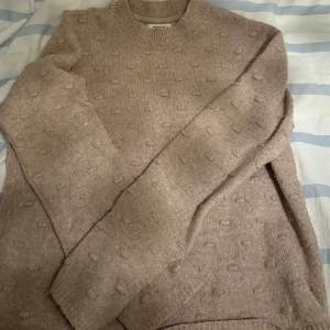 stickad beige tröja - använd men i bra skick