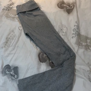 Byxor  - Säljer ett par jäeefina byxor i storlek xs 💗