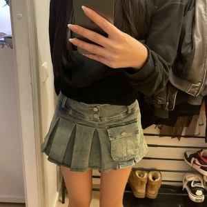 Mini skirt  - Söt jeanskjol med inbyggda shorts i. 
