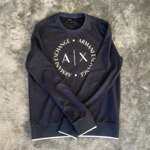 Emporio Armani tröja - Säljer en emporio Armani tröja i storlek M. Tröjan är i väldigt bra skick. 