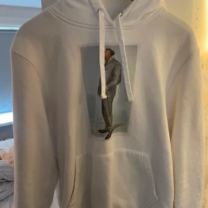 Hoodie - Nästan aldrig använd den är ifrån ”the cool elephant” Köp via ”köp nu”