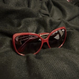 solglasögon  - aldrig använda! 