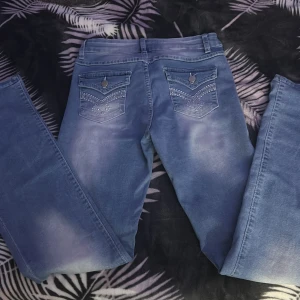 fina bekväma Voorhout jeans - bootcut jeans 👖,som är perfekt inför en vanlig helg dag eller en vardag