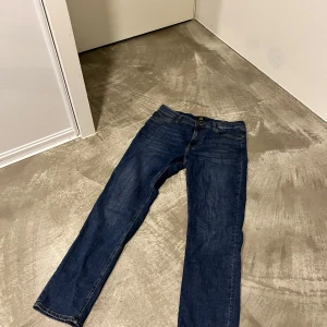 Lee Jeans West - Selling a pair of Lee Jeans West  The jeans are in good condition  If interested message me!