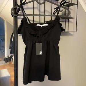 Lager157 topp - Super fin topp från lager157. Säljer då jag inte haft tillfälle att använda denna och därav blir den bara liggandes. Nypris:150kr 