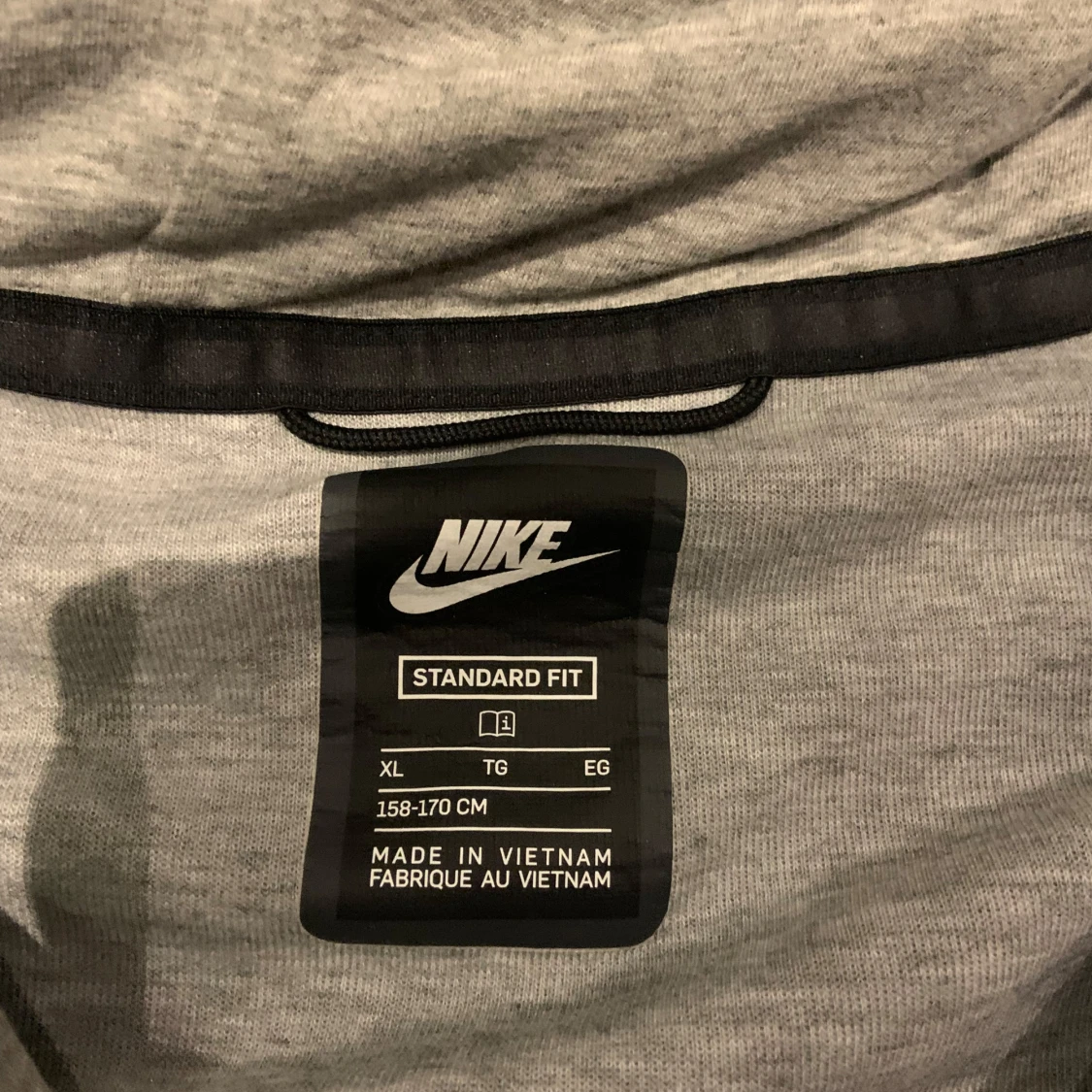 Grå Nike tech hoodie - 90