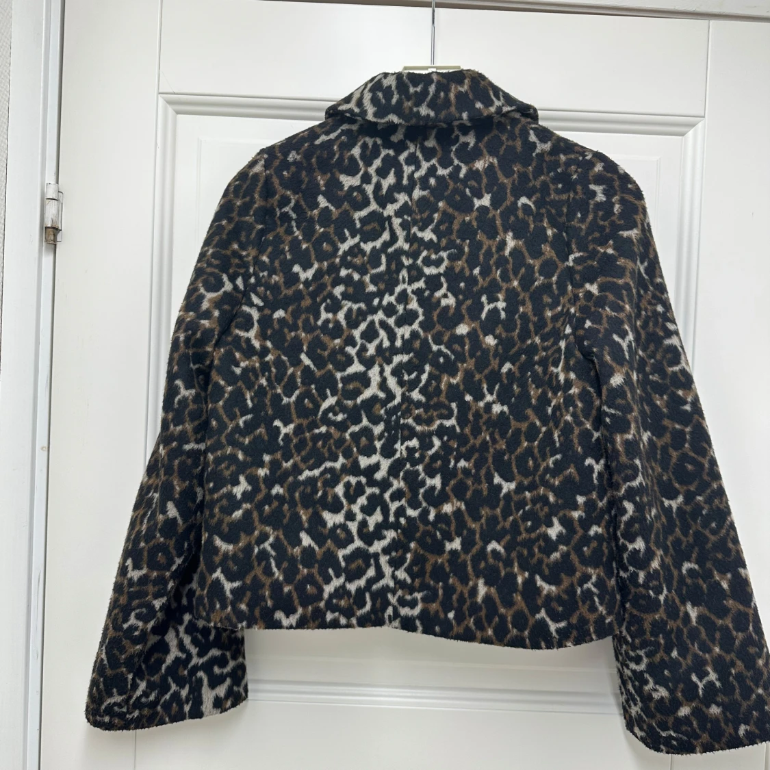 Leopardmönstrad jacka från NA-KD - 91