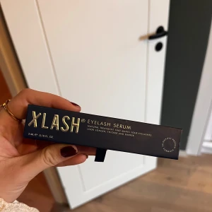 Xlash serum - Säljer mitt ögonfransserum från Xlash. Provat ungefär 3 gånger men den funkar inte på mig, blir lite röd av den då jag har känslig hud! Så den är inprincip ny och hela ”flaskan” kvar 🫶🏼 Vet att den funkar bra på många andra 🥰