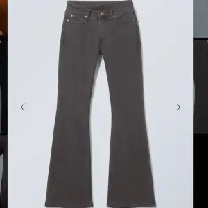 Säljer dessa jätte snygga jeans som är stretchiga och i ett jätte skönt material, lite skador vid hälen när jag gått på dem. Skriv om du har frågor!❤️