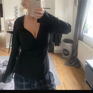 Omlott tröja  - Säljer denna tröjan (en av mina favoriter) som jag fått mycket frågor om på TikTok (därav högt pris) använd sparsamt och inga defekter. 