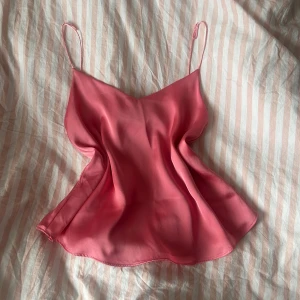 fest topp/linne <3 - säljer pga att den inte kommer till användning.. endast använd en gång!😵‍💫