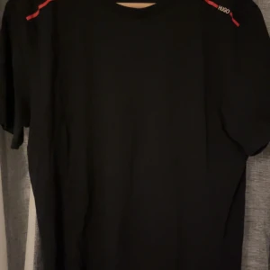 Hugo T-shirt  - Hugo T-shirt för väldigt bra pris som är  knappt använd. Storlek M.