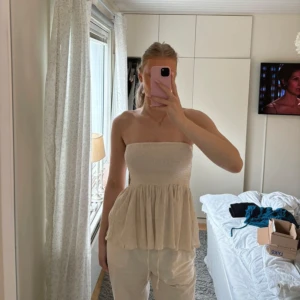 Topp/kjol - En kjol från Asos i storlek s. Fin som kjol men även som topp. Storlek 36. Mycket bra skick bara använd en gång.