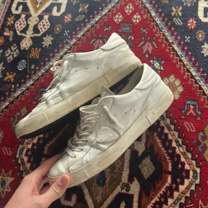 Phillipe Model - Säljer dessa phillipe Model i EU 43. Skicket är 6,5-7/10 men kan rengöras vid önskning.