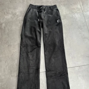 Juicy byxor  - Bra skick, knappt använda.