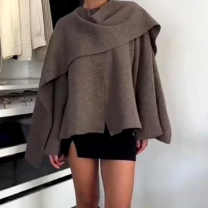 Jacka - Superfin brun jacka som är helt oanvänd. Passar xs-L beroende på hur man vill att den ska sitta.