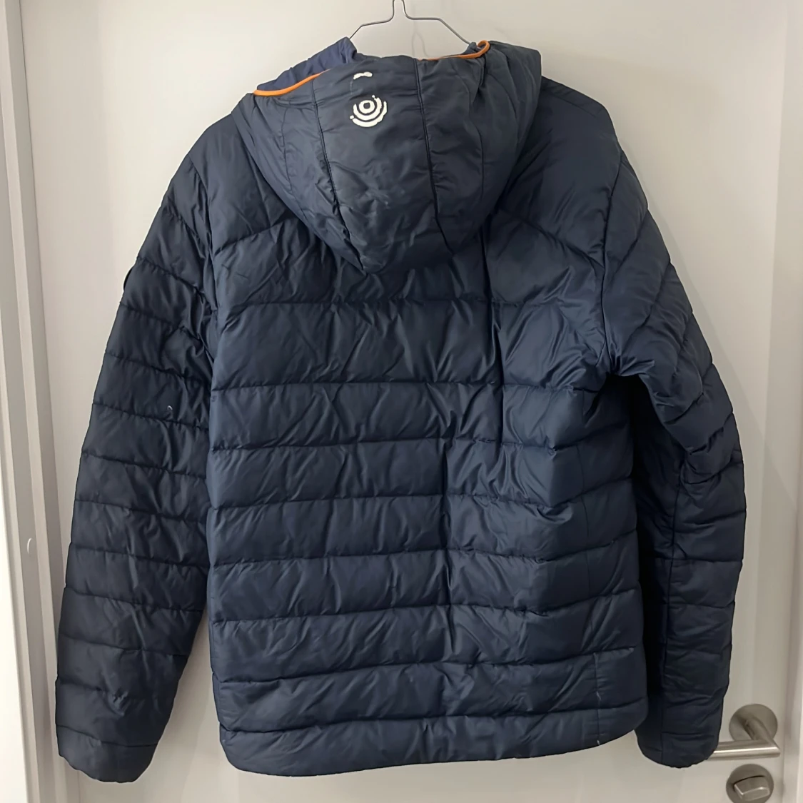 Mörkblå pufferjacka från Sail Racing - 90