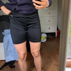 Träningsshorts - Säljer då de inte kommer till användning. 