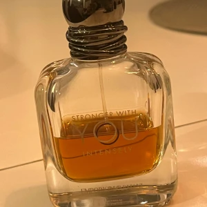 Diverse parfymer - Armani stronger with you intensly ca 40 % kvar 250 kr. Armani stronger with you absolutely ca 50% kvar 350kr.  flaskorna är 50 ml. Kom med bud :)