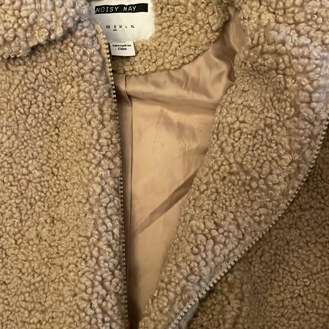 Beige teddyjacka från Noisy May - 92