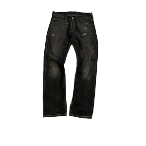Bootcut Jeans Evisu - Shooo!! säljer mina gammla favo jeans😻😻 tvär feta me sjukt snygga bakfickor🥰 sitter bootcut ish, riktigt feta iaf💥 32w/34l - okej skick🔴🔴 Skriv ti mig ifall ni har frågor👀