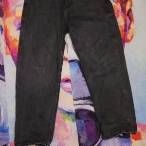 H&M Jeans - Snygga hm jeans som är använda då tal gånger då dem inte passar mig. Men på rätt person så kommer dem sytta snyggt