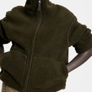 Teddy jacka - Säljer denna populära Teddyjacka. Helt ny med prislapp. Slutsåld. 