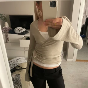 Omlott top - Super snygg omlott top från Gina Tricot, aldrig använd endast testad💞