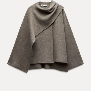 Virala Zara kappan, helt ny - Jag säljer den virala zara kappan i storlek XS/S i originalförpackning med prislapp❤️❤️ den är helt slutsåld på hemsidan 