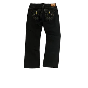 Vintage Mörkblåa True Religion Jeans  - Yooo säljer ett par brud trues👀👀 aldrig använda, Jätte lågmidjade o sjukt feta överlag😻😻 Size 29🔴🔴🔴 Skriv till mig för frågor och funderingar💥💥