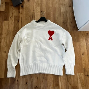 Ami paris - Bra skick, storlek L Passar M/L