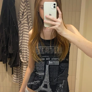 Svart glitter topp - Svart jättecool y2k topp som jag aldrig fått användning av tyvärr. Strl xs 💗