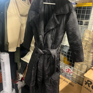 Jacka från 157 - Storlek XS lång svart jacka från 157