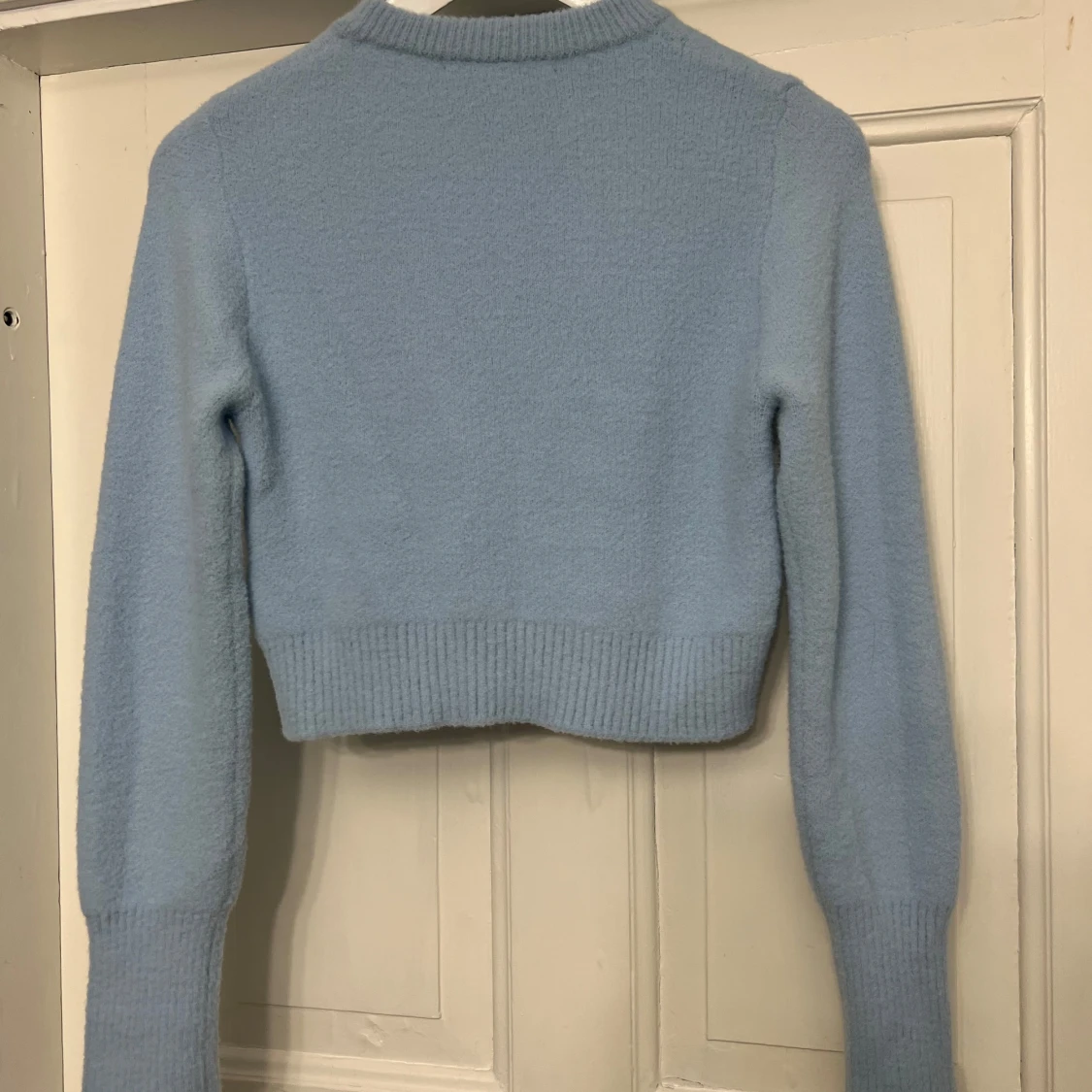 Ljusblå croppad tröja från Zara - 90