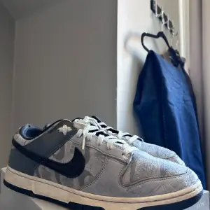 Nike dunk skor  Skick:6/10 Nypris:1500 Lite sönder i hälen men inget stort